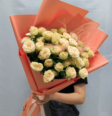 Букет из кустовых пионовидных роз кремового цвета N 47537