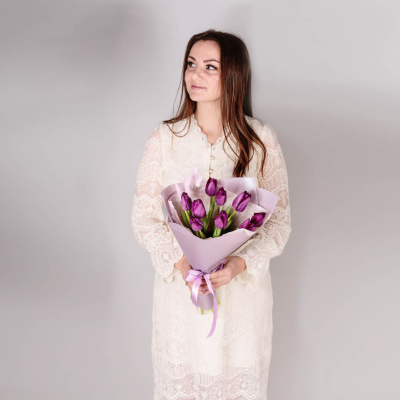 Букет 9 тюльпанов с лагурусом 46461