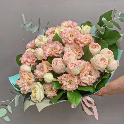 Букет "Ванильный пломбир" из кустовых пионовидных роз и эустомы N 45006