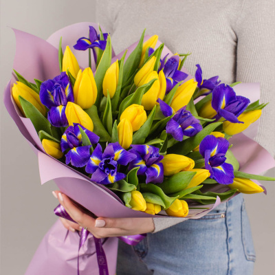 Букеты из тюльпанов с ирисами для мамы и дочки (комплект букетов) 46330