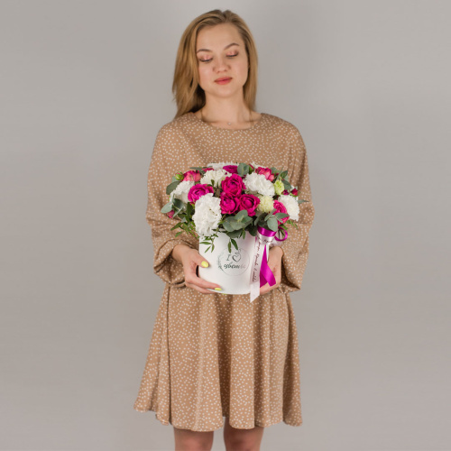 Коробка с розовыми пионовидными розами. Размер L. арт. 45002