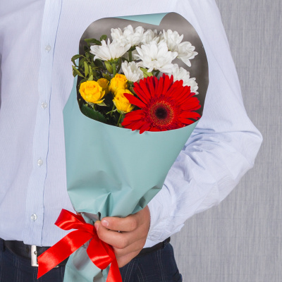 Изюминка яркая N 38177. Букет-комплимент с герберой