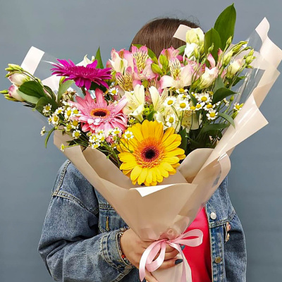 Букет из гербер, ромашек, альстромерии. Беззаботность и мечты N 36298 Букет из гербер, ромашек, альстромерии. Беззаботность и мечты N 36298