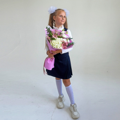 Небольшой букет с гортензией и альстромерией N 84571 Небольшой букет с гортензией и альстромерией N 84571