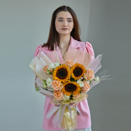 Букет с подсолнухами и розами арт. 84612