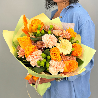 Букет из оранжевых роз, хризантем и гербер N 52445 Букет из оранжевых роз, хризантем и гербер N 52445