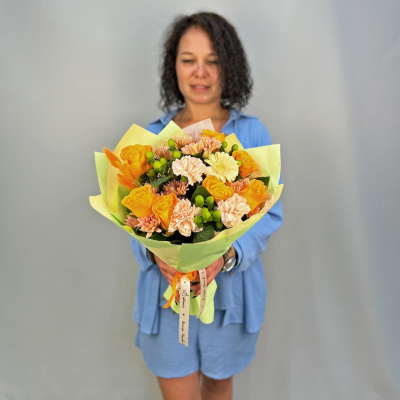 Букет из оранжевых роз, хризантем и гербер N 52445 Букет из оранжевых роз, хризантем и гербер N 52445